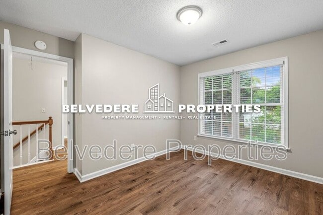 Building Photo - 2320 Meadow Gate Dr