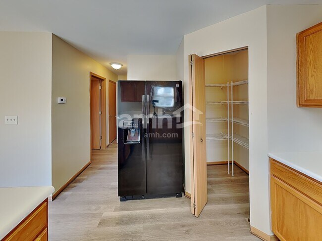 Building Photo - 1612 Lake Pointe Dr