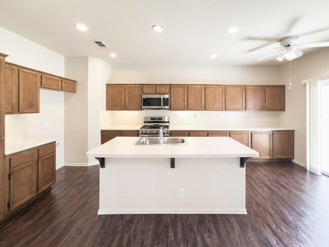 Building Photo - RARE 6 BEDROOM HOME FOR RENT IN OPTIMUM LO...