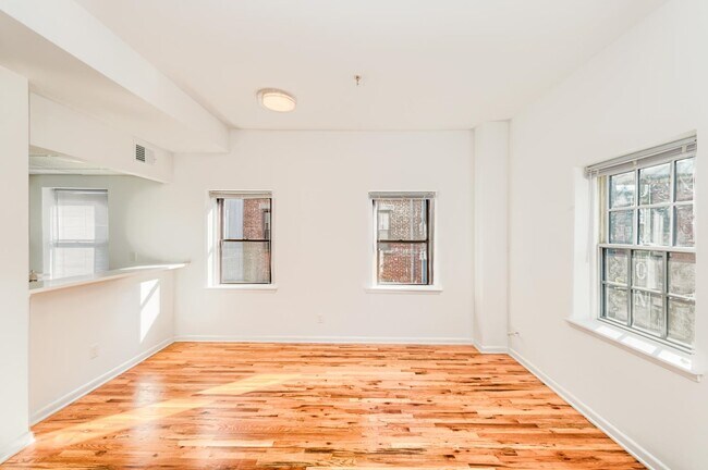 Building Photo - 227 Christopher Columbus Dr