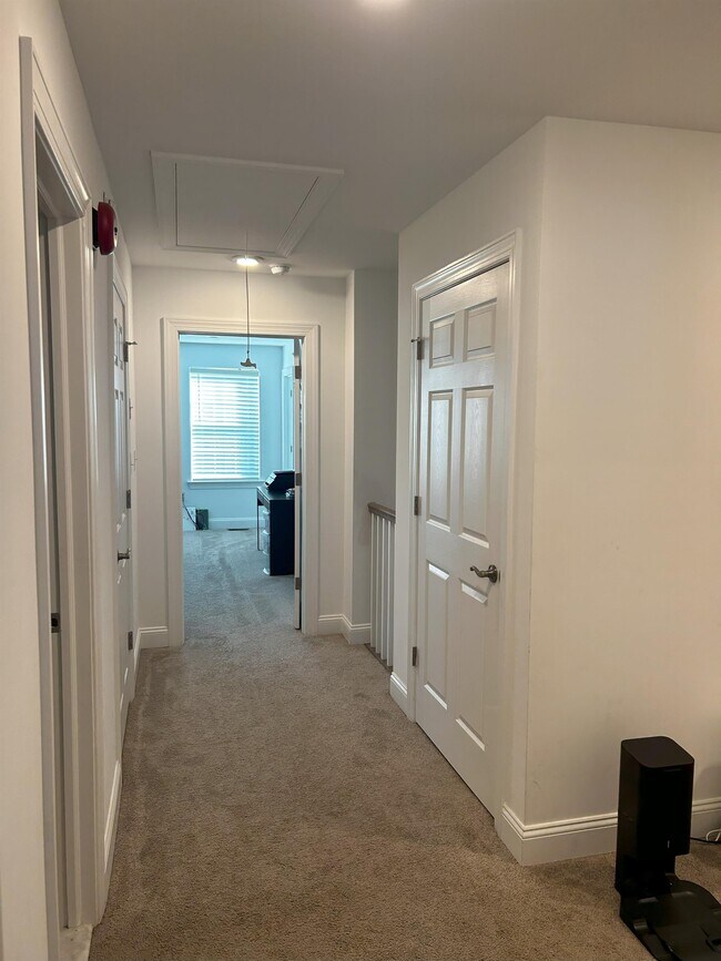 Building Photo - 16760 River View Cir