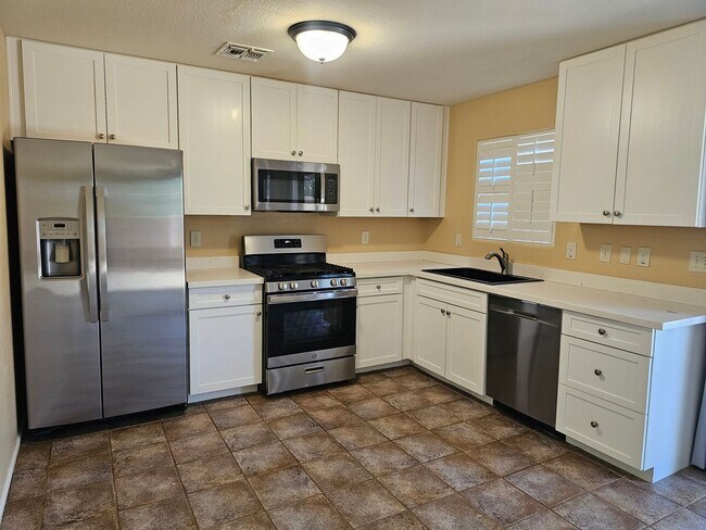 Building Photo - 42804 W Sunland Dr