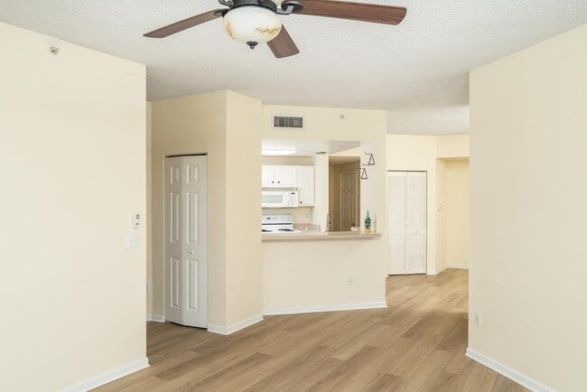 Building Photo - 4010 Grande Vista Blvd