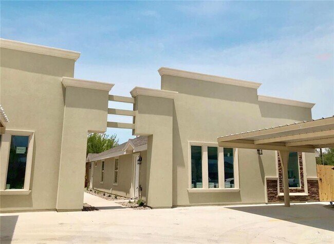 Primary Photo - 7 Taxco Ct