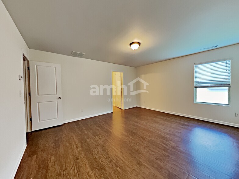 Building Photo - 350 Scotland Dr