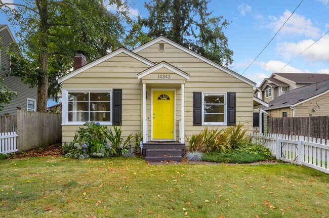 Building Photo - Classic single story house with furnished basement. Near Interurban trails and Jackson Golf course.