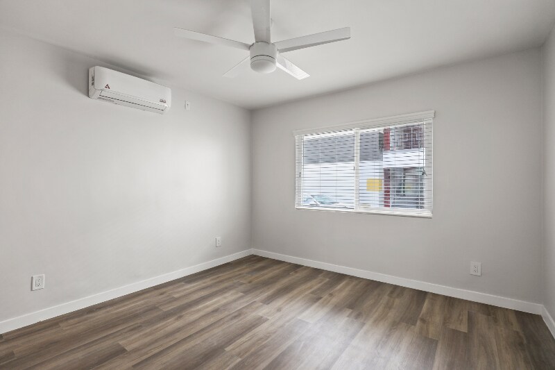 Building Photo - 1358 W 36th St