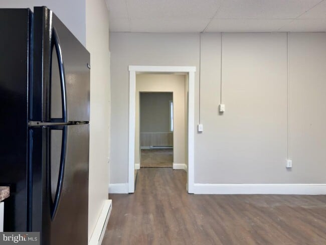 Building Photo - 100 S Front St