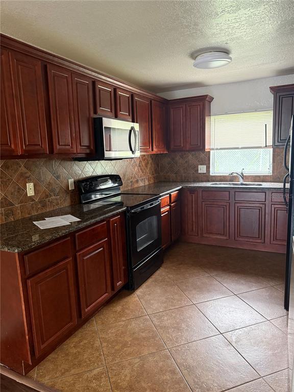 Building Photo - 11000 62nd Ave N