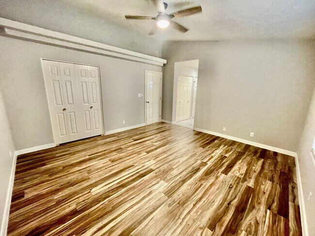Building Photo - Updated and Pet Friendly Three Bedroom Home