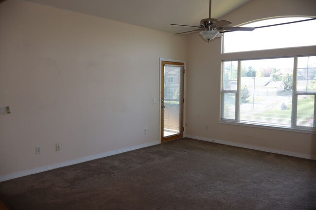 Building Photo - Cozy Two Bedroom Condo