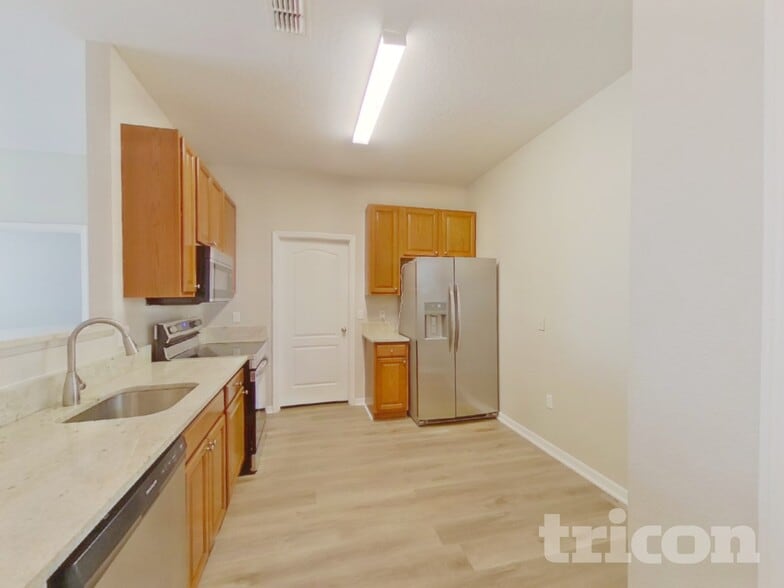 Building Photo - 5530 Sycamore Canyon Dr