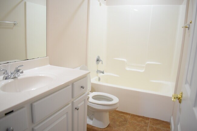 Building Photo - 1305 Wakefield Ct