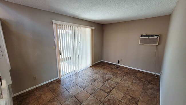 Building Photo - NOW AVAILABLE! 2 Bedroom back house in His...