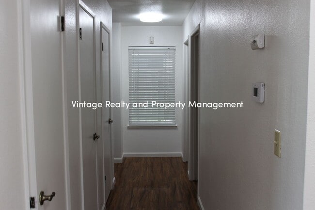 Building Photo - Available Soon! Recently Updated Very Nice...