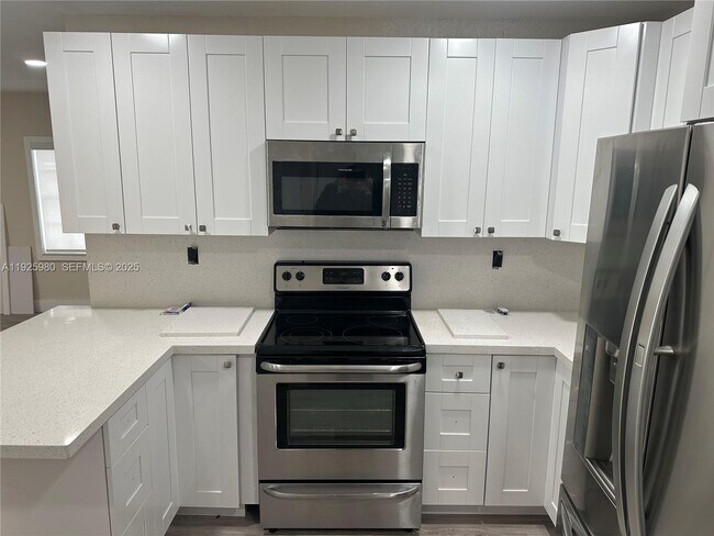 Building Photo - 659 E 19th St