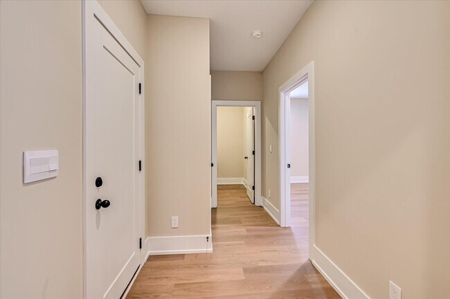 Building Photo - 3094 Banter Dr