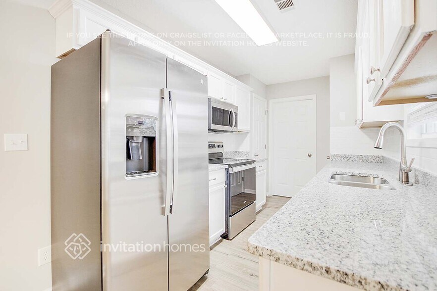 Building Photo - 187 Pebblebrook Way