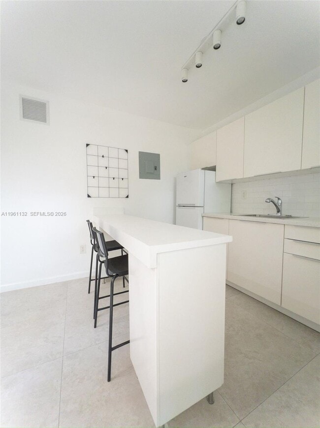 Building Photo - 3676 Oak Ave