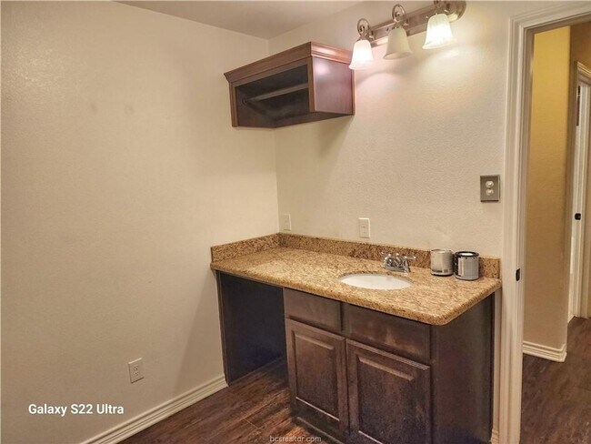Building Photo - 4 Bedroom, 2 Bath in Dove Crossing Subdivi...