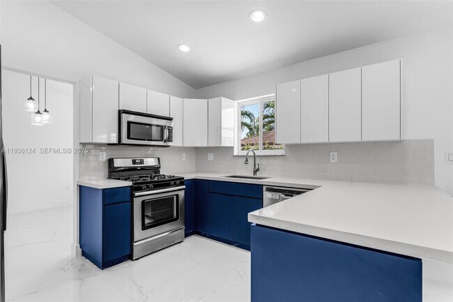 Building Photo - 15042 SW 149th Ct