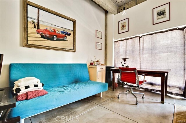 Building Photo - 100 W 5th St