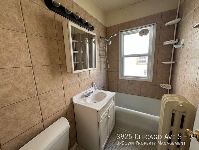 Building Photo - 3925 Chicago Ave