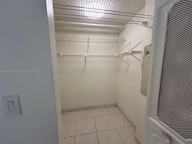 Building Photo - 16919 N Bay Rd