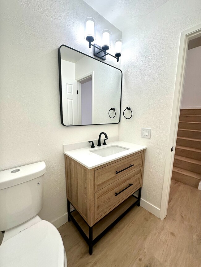 Building Photo - Beautiful & Cozy West Hills Adjacent Condo in Secure Building - MOVE IN READY