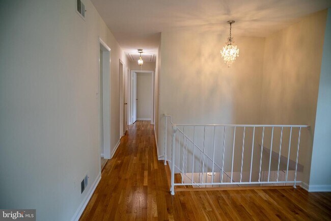 Building Photo - 5012 Larno Dr