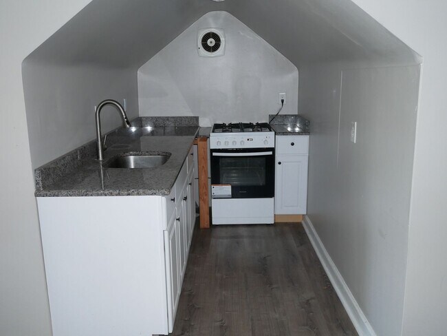 Building Photo - 2110 Walnut St