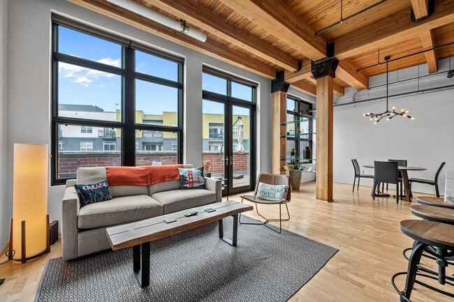 Building Photo - Gorgeous One Bedroom Luxury Condo in Ballp...