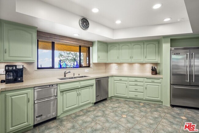 Building Photo - 4244 Avenida De La Encinal