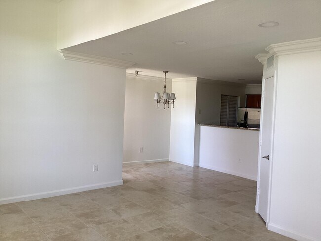 Building Photo - 1385 Crystal Way