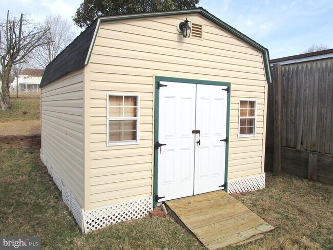 Building Photo - 2404 Maytime Dr