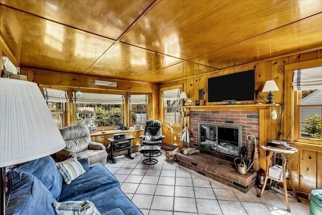 Building Photo - 40 English St