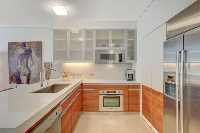 Building Photo - Veer Towers 2010E- Stunning Strip/City Views from this 1bd/1ba, Fully Furnished Residence