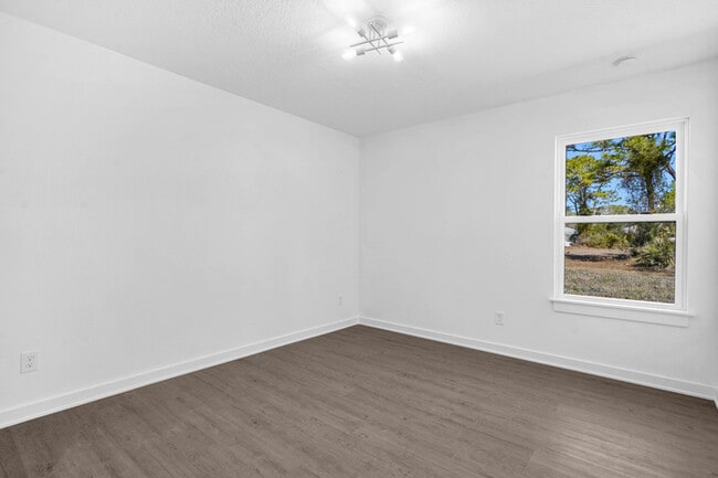 Building Photo - 706 S Brevard St