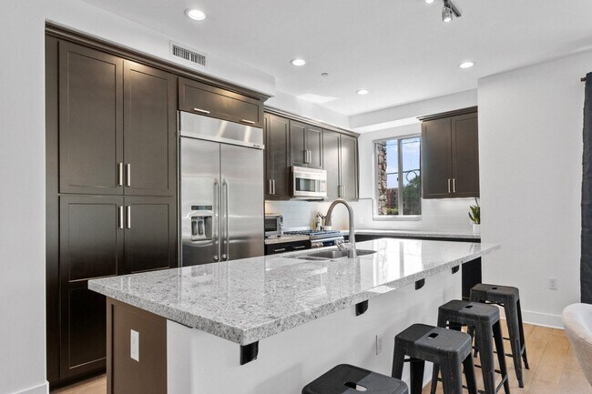 Building Photo - 4803 N Woodmere Fairway