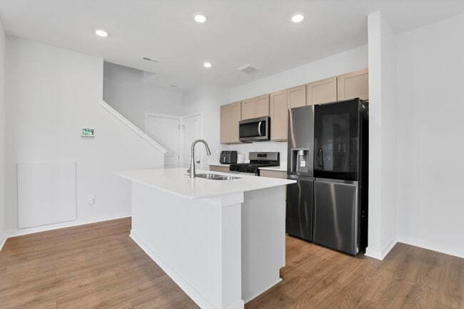 Building Photo - 6302 Marinelli Dr N