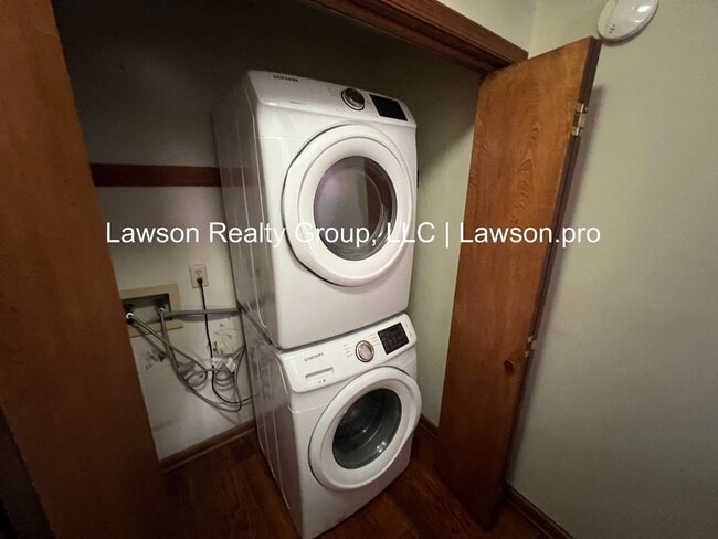 Building Photo - 2217 Jefferson St SW