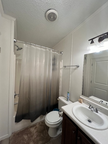 Building Photo - 2260 Grandview Dr