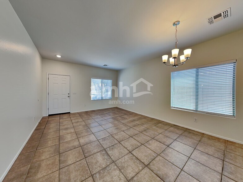 Building Photo - 3529 W Glass Ln