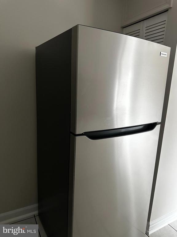 Building Photo - 325 Brock Square