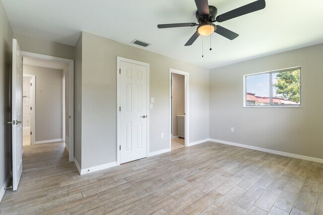 Building Photo - Newly Renovated, 2-Bed, 2-Bath, 2nd Floor ...