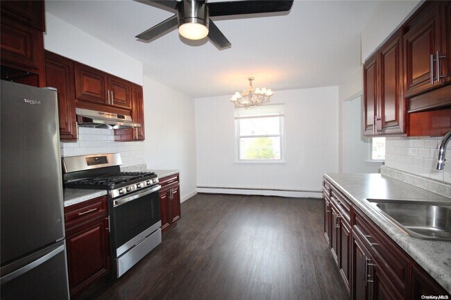 Building Photo - 80-03 165th St