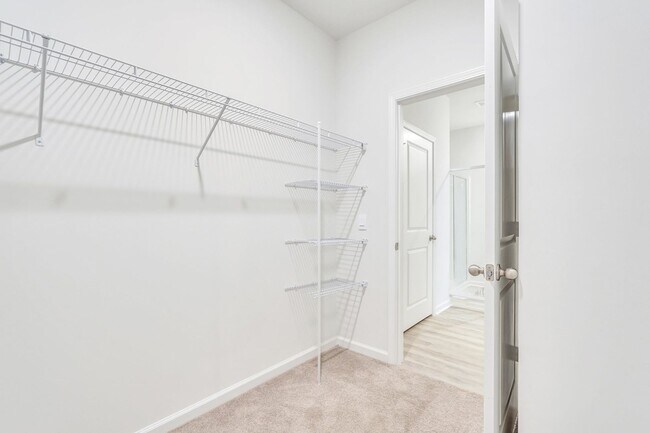 Building Photo - 4 BEDROOMS & FENCED YARD!