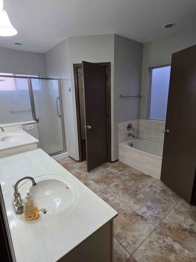 Building Photo - 1220 E Campbell Ave