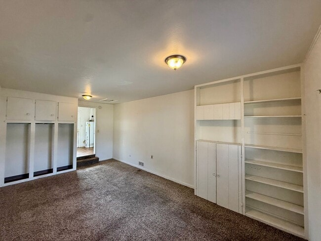 Building Photo - 3 Bedroom, 1 Bath Ranch Home in Northwest ...