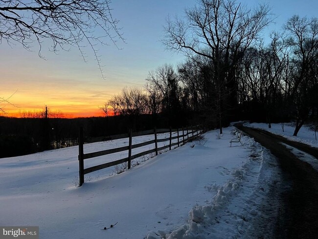 Building Photo - 1334 Waterbury Rd